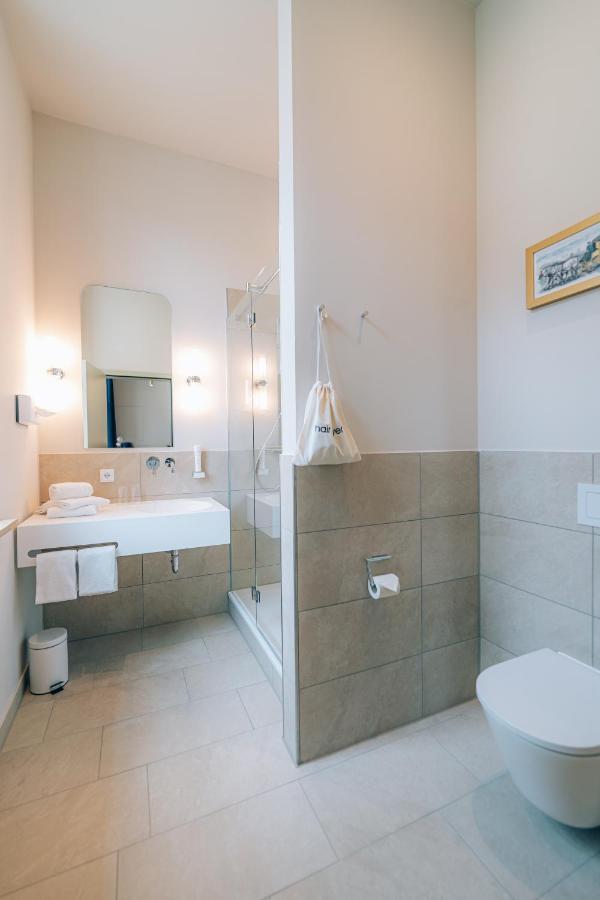 לנדשט Hotel Amalia - Boutique Hotel מראה חיצוני תמונה